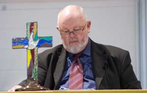 Rev Dr David Pitman presents his report to the 26th Synod