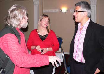 Waiters Union team leader Dave Andrews and World Vision National Church Segment Leader Carolyn Kitto talk in Brisbane with UK Evangelical leader Steve Chalke. Photo by Duncan Macleod