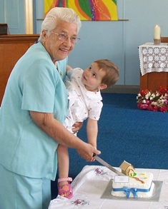 St Andrew\'s earliest (still alive) and latest members - Heather Anderson (46 yrs) and Reannea Wirth (6 mths) - cut the Centenary Anniversary cake