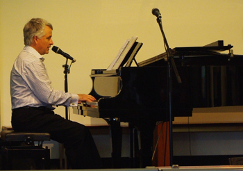 Geoff Bullock performs at The Gap Uniting Church. Photo by Cameron Todd