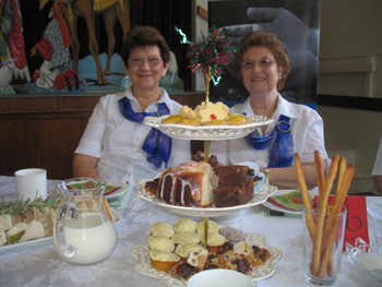 Clayfi eld’s morning tea raised $3000 for DRUG ARM. Photo courtesty of Peter Lockart