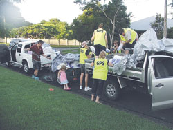 Oxley Uniting Church members and ncyc11 volunteers distribute bread and ice during the fl oods. Photo by David MacGregor