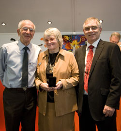 Anne and Andrew Jeays receive their award from Moderator Rev Bruce Johnson at the 28th Synod. Photo by Osker Lau