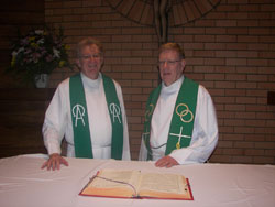 Rev Peter Elliot and Father Frank O’Dea. Photo by Beth Nicholls 