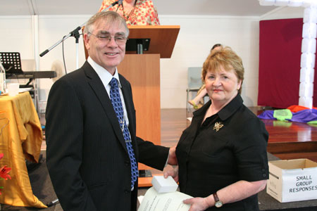  Gwen Rowe is a member of Logan Central Multicultural Uniting Church and was a recipient of the 2008 Moderator\'s Community Service Medal, pictured with Bruce Johnson