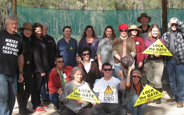 The first Bridging the Divide bus tour. Lock the Gate Alliance members and local residents near Tara. Photo: Bridging the Divide project cities.