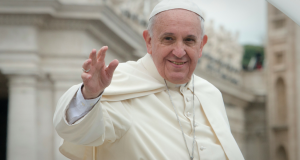 Pope Francis waving to a crowd. Photo by Aleteia Image Department.