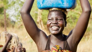 Kama and her daughter collect water from a water point in Akula community in Gambella, Ethiopia, that is hosting over 1600 refugees of the Bruer ethnic group from South Sudan.