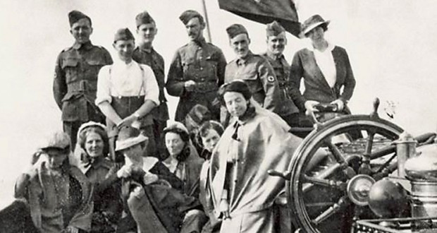 Lady Rachel Dudley’s Australian Voluntary Hospital Unit (Martha Burns standing at the front) heading for France in 1914. Photo is Courtesy of the Australian War Memorial.